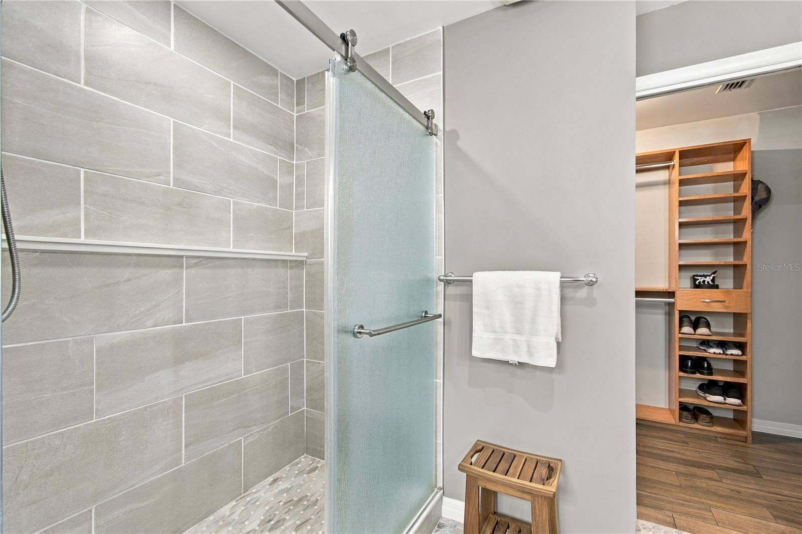 1967 ARVIS CIRCLE E, Clearwater, FL 33764 Custom master shower