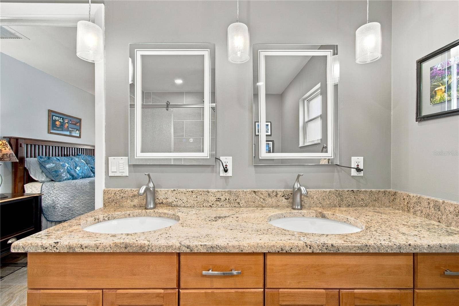1967 ARVIS CIRCLE E, Clearwater, FL 33764 Spacious master bath