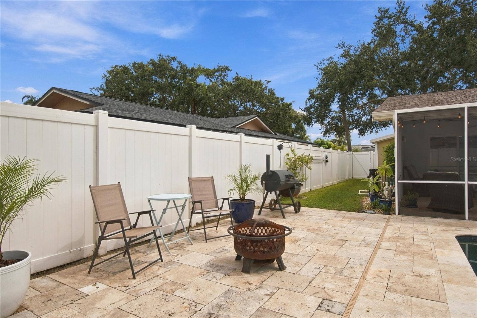 1967 ARVIS CIRCLE E, Clearwater, FL 33764 Continue the outdoor plans!
