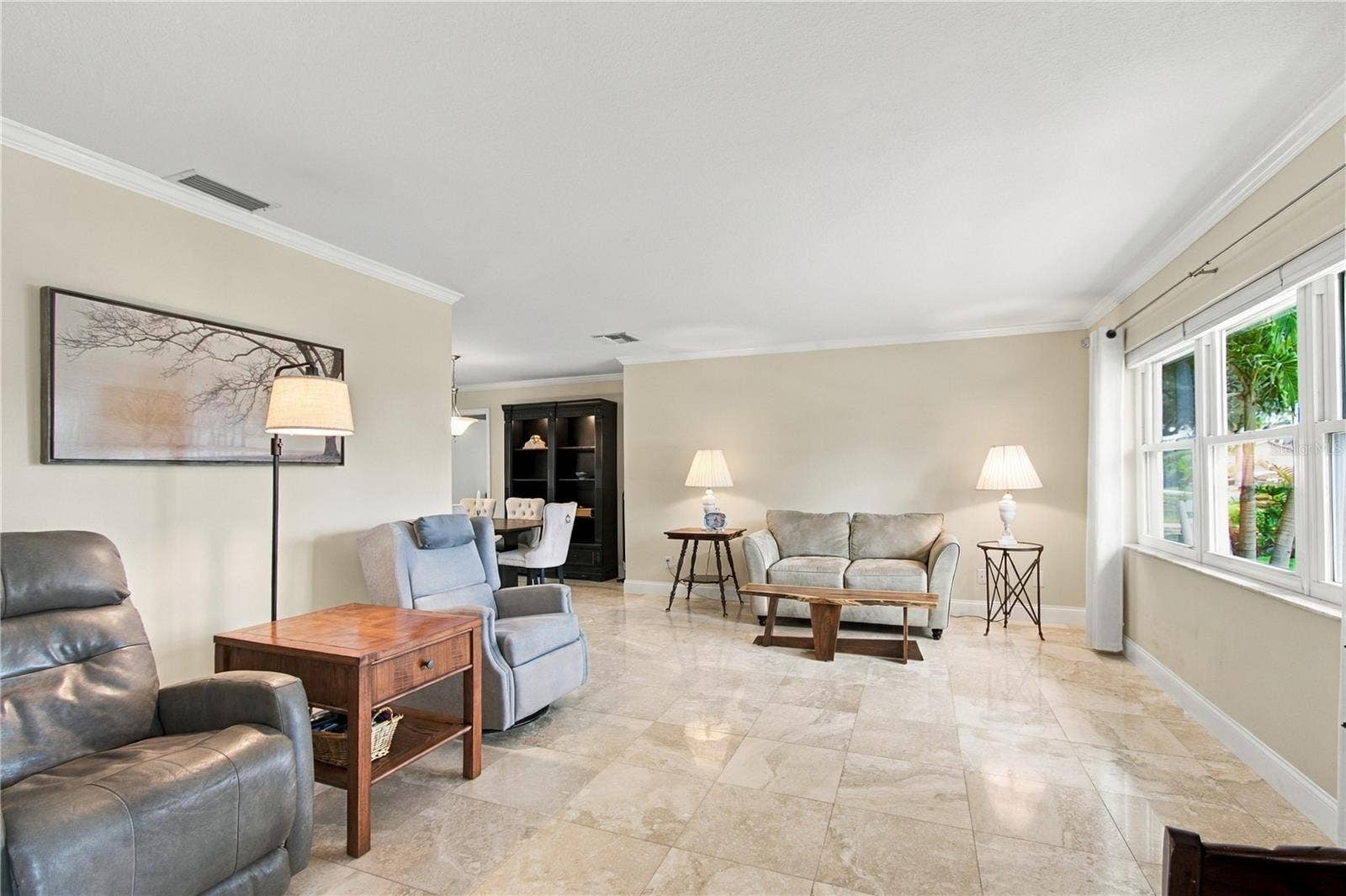 1967 ARVIS CIRCLE E, Clearwater, FL 33764 Get comfortable with the family
