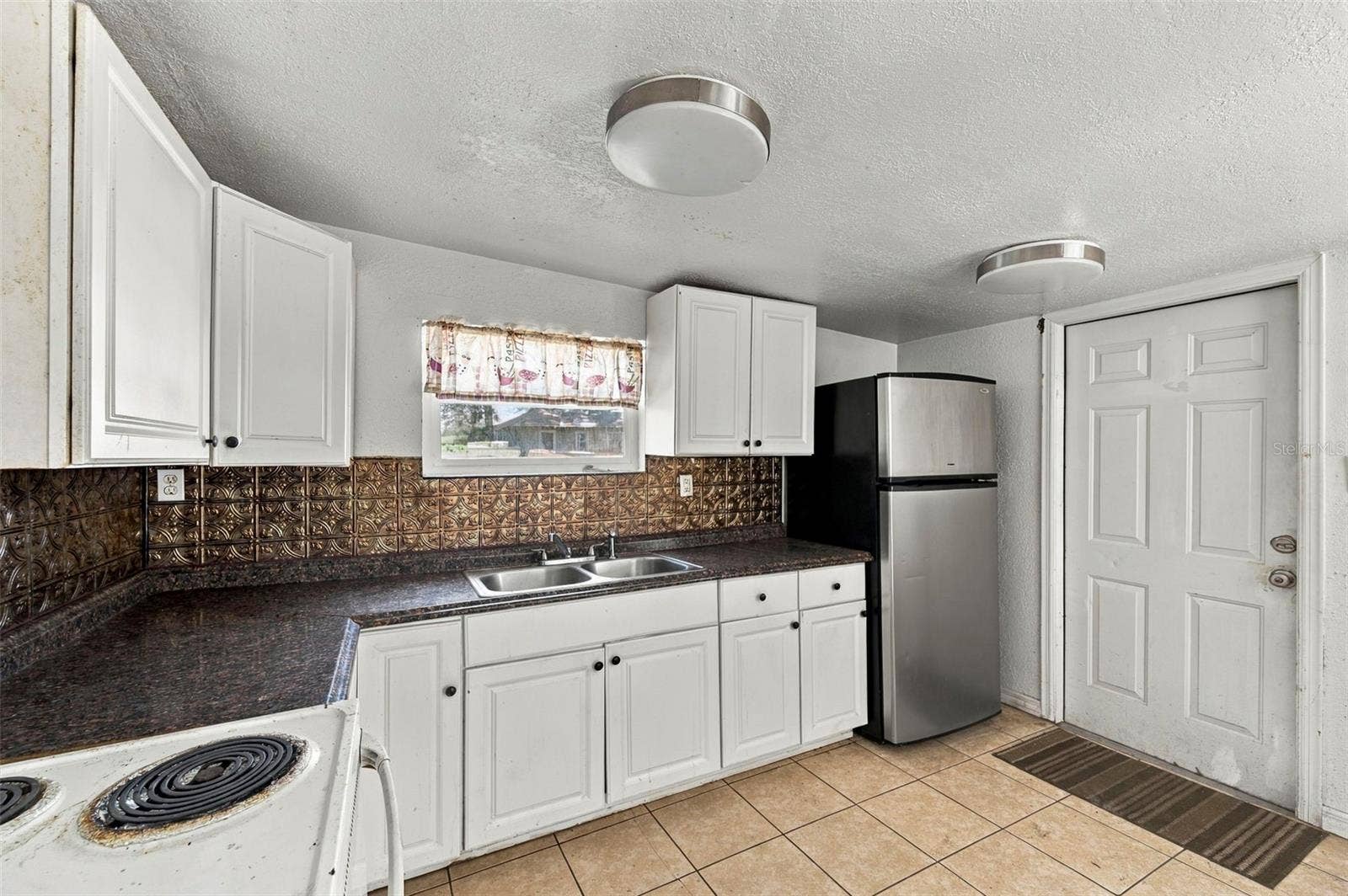 Rear residence  kitchen, additional view