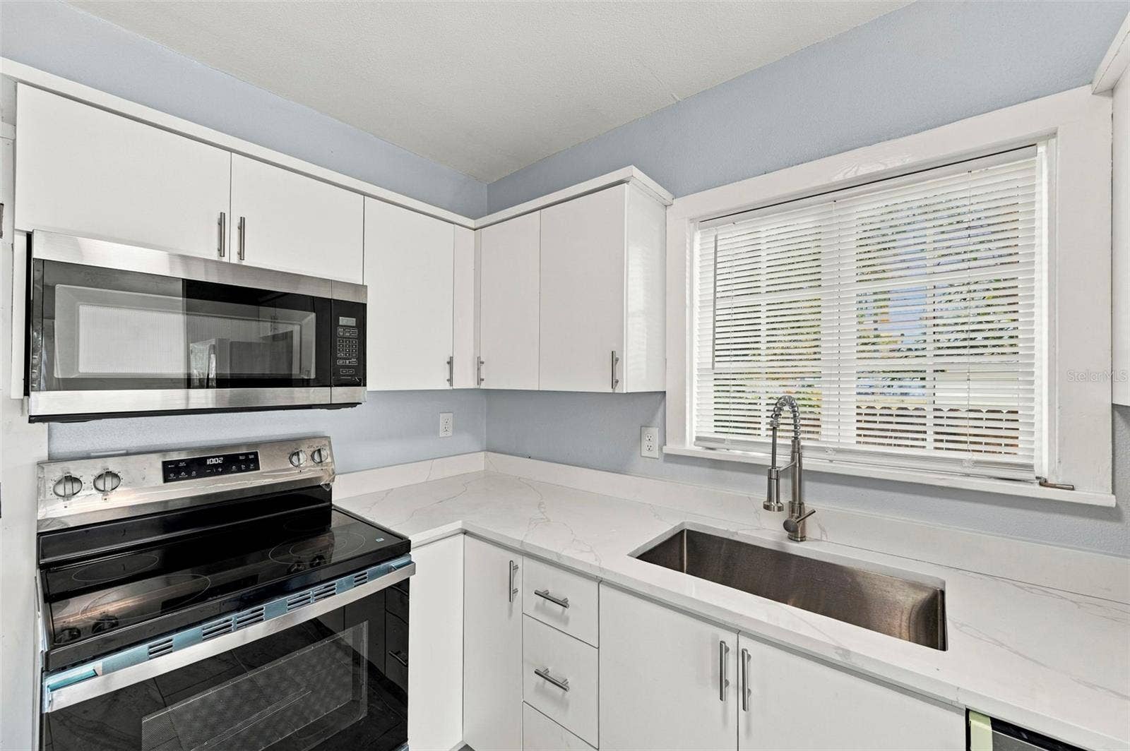 Front residence  kitchen, additional view