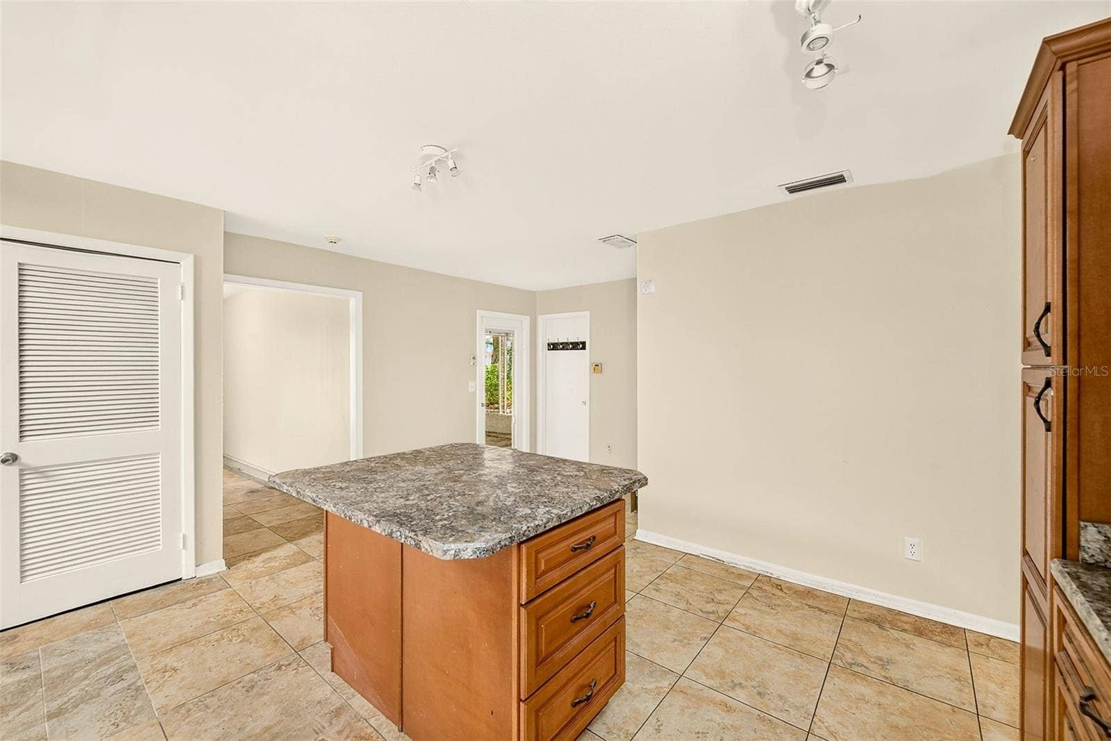 303 SAINT AUGUSTINE AVENUE, Temple Terrace, FL 33617 303 SAINT AUGUSTINE AVENUE, Temple Terrace, FL 33617