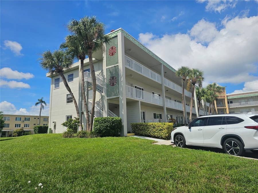 Property photo for 2070 WORLD PARKWAY BOULEVARD, #22, Clearwater, FL