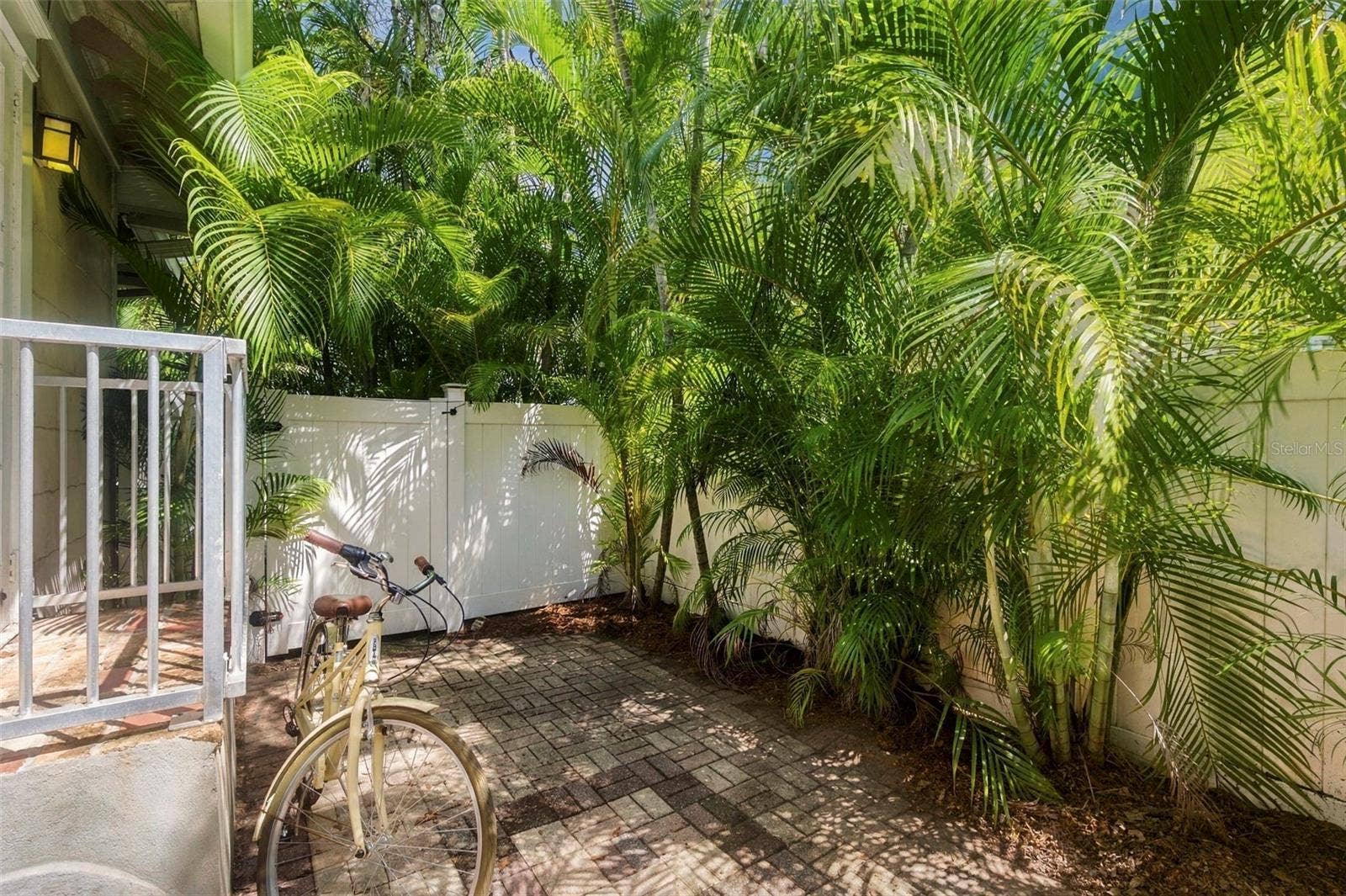 406 10TH AVENUE NE, St Petersburg, FL 33701 406 10TH AVENUE NE, St Petersburg, FL 33701
