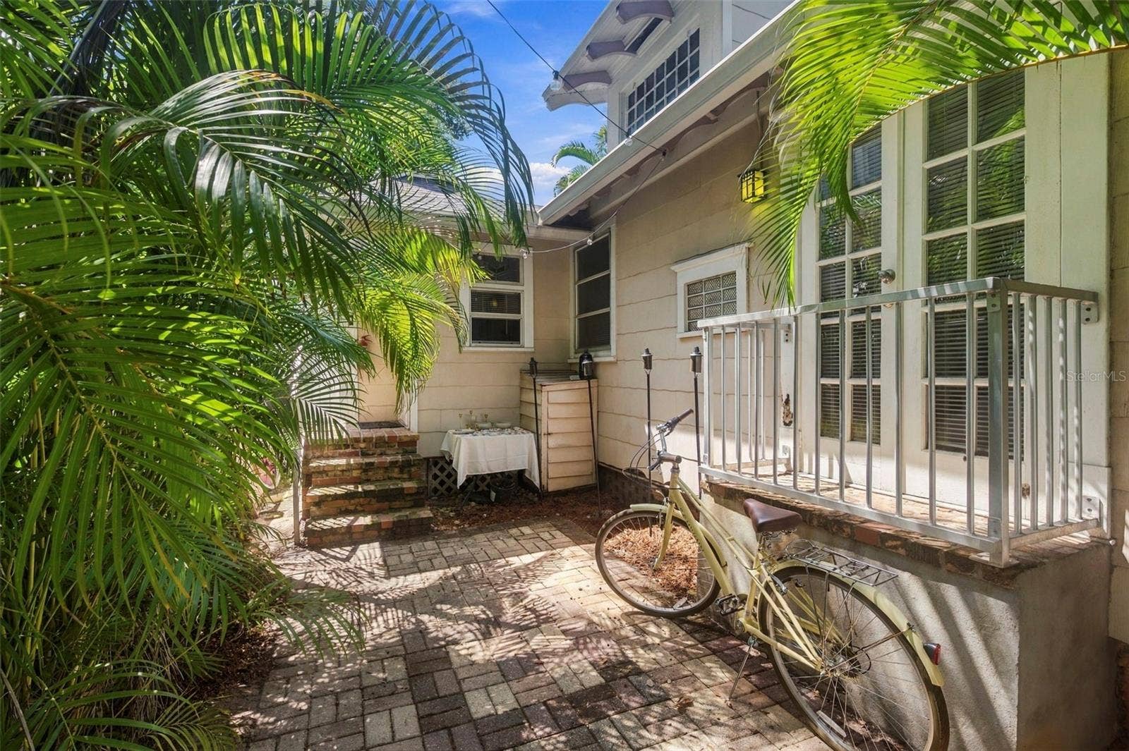 406 10TH AVENUE NE, St Petersburg, FL 33701 406 10TH AVENUE NE, St Petersburg, FL 33701