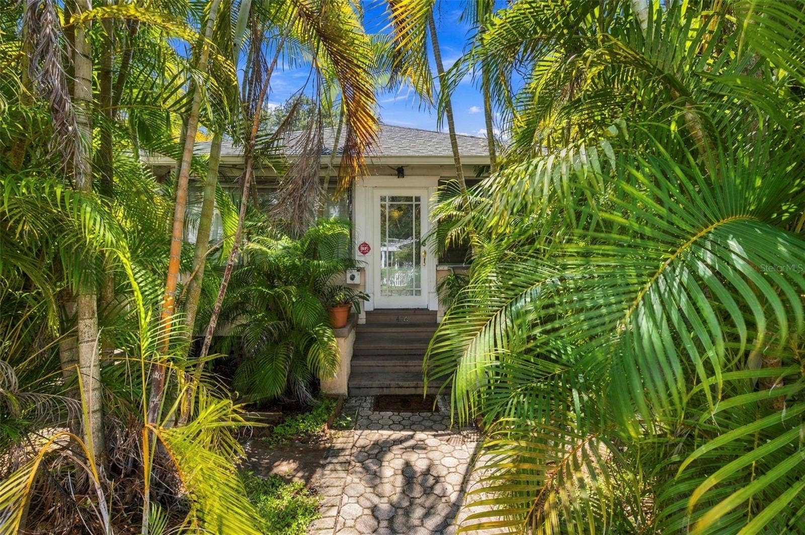 406 10TH AVENUE NE, St Petersburg, FL 33701 406 10TH AVENUE NE, St Petersburg, FL 33701