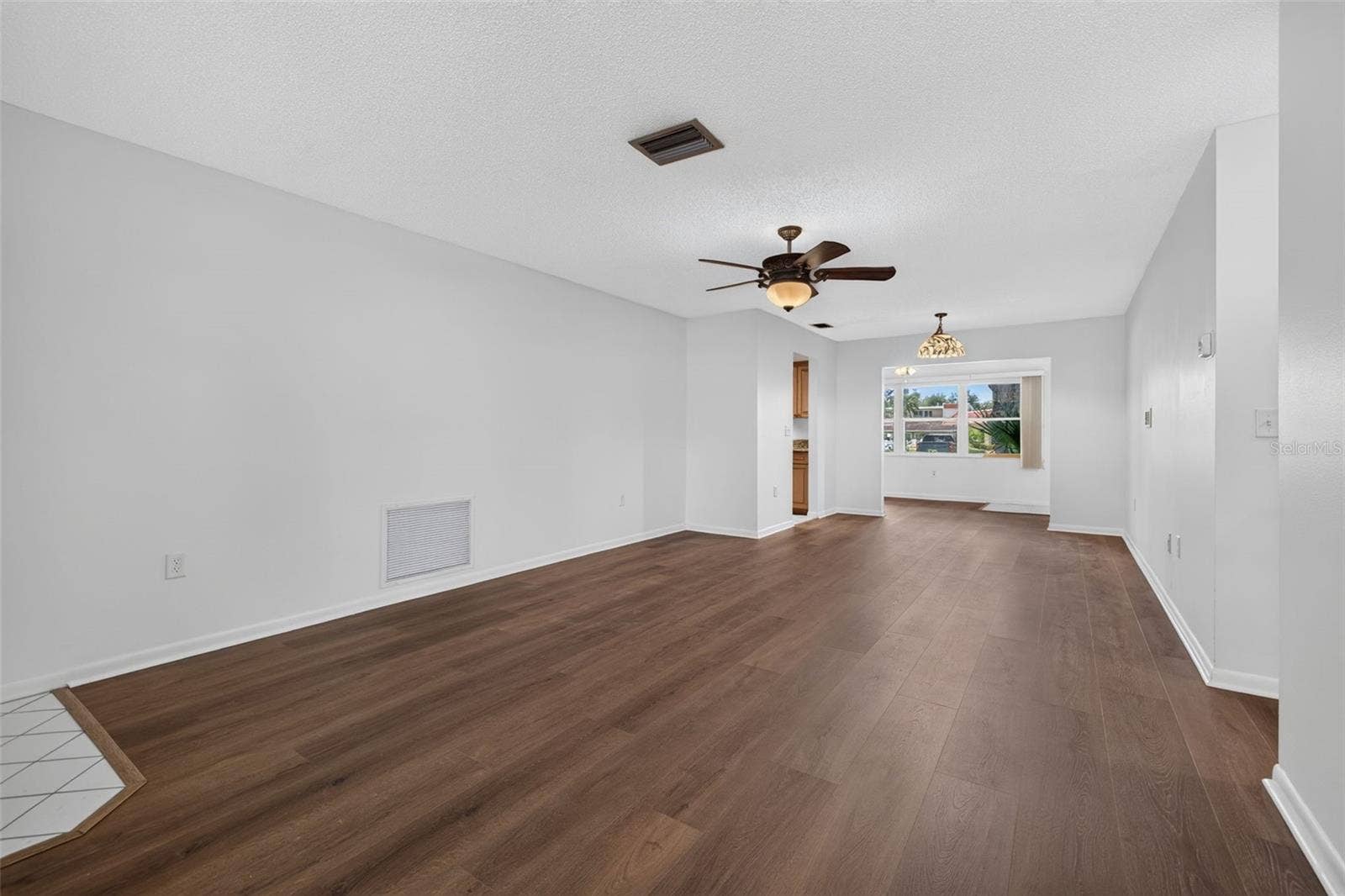 12200 VONN ROAD, #7D, Largo, FL 33774 Living Room