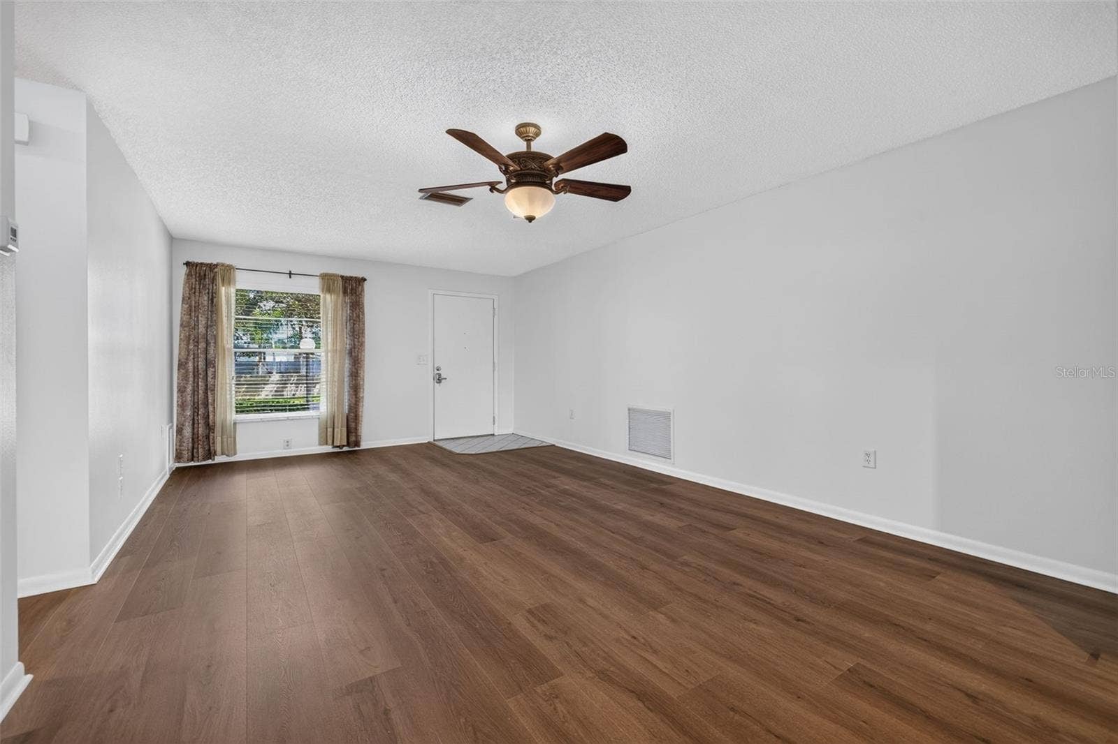 12200 VONN ROAD, #7D, Largo, FL 33774 Living Room
