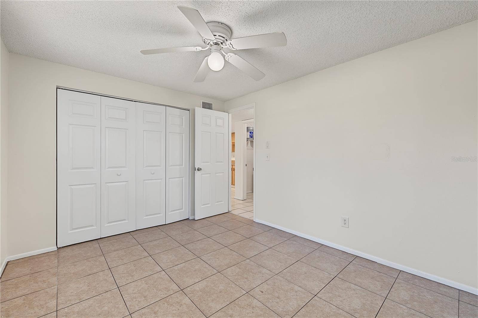 127 CAMPHOR DRIVE, #E, Oldsmar, FL 34677 127 CAMPHOR DRIVE, #E, Oldsmar, FL 34677