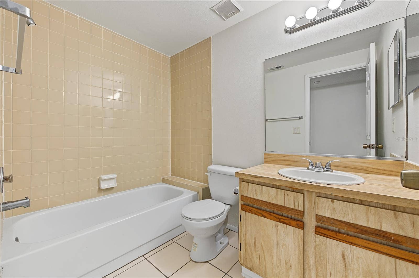127 CAMPHOR DRIVE, #E, Oldsmar, FL 34677 127 CAMPHOR DRIVE, #E, Oldsmar, FL 34677
