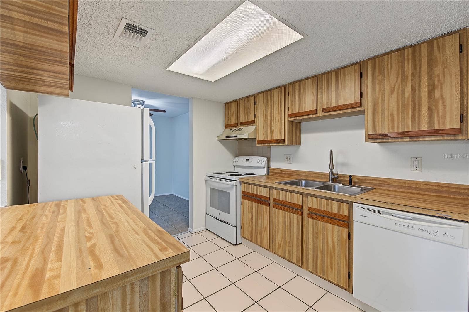 127 CAMPHOR DRIVE, #E, Oldsmar, FL 34677 127 CAMPHOR DRIVE, #E, Oldsmar, FL 34677