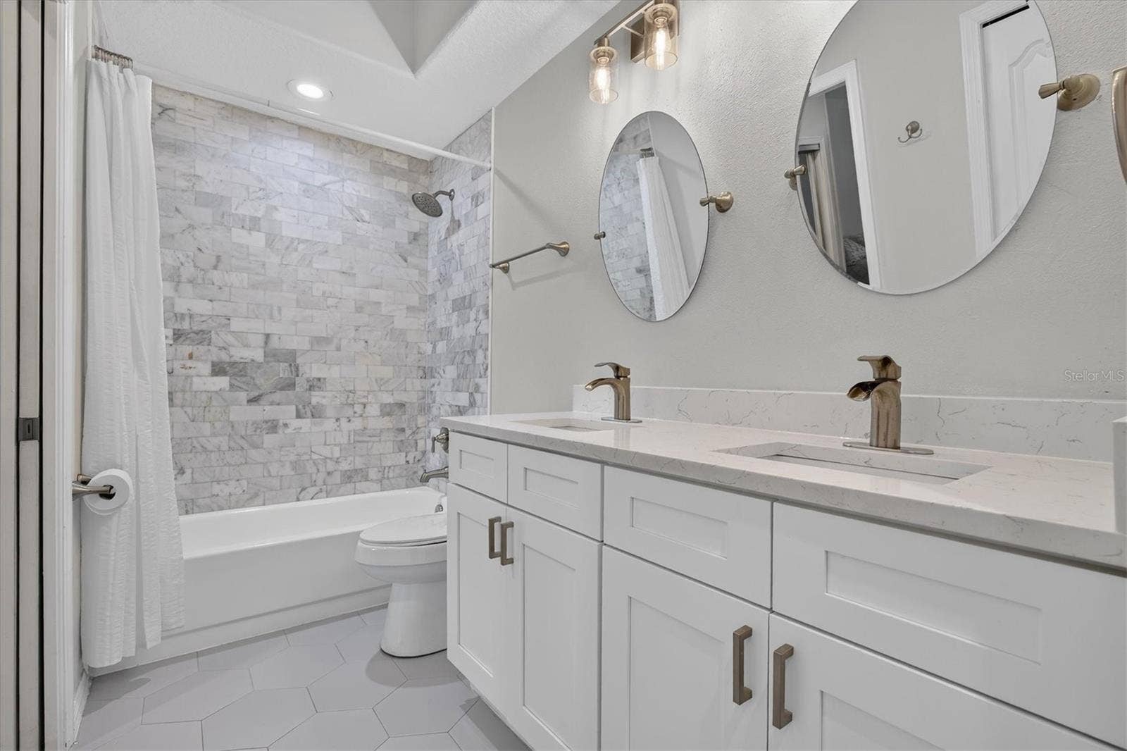 714 HIDDEN LAKE DRIVE, Tarpon Springs, FL 34689 714 HIDDEN LAKE DRIVE, Tarpon Springs, FL 34689