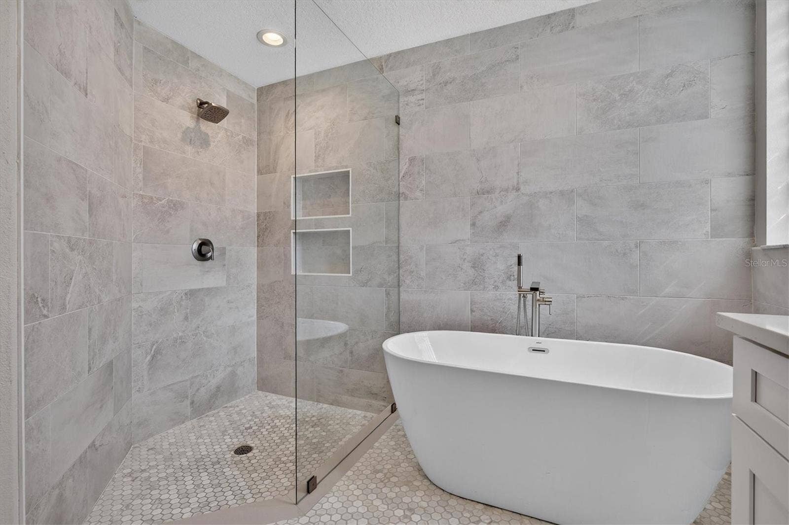 714 HIDDEN LAKE DRIVE, Tarpon Springs, FL 34689 714 HIDDEN LAKE DRIVE, Tarpon Springs, FL 34689