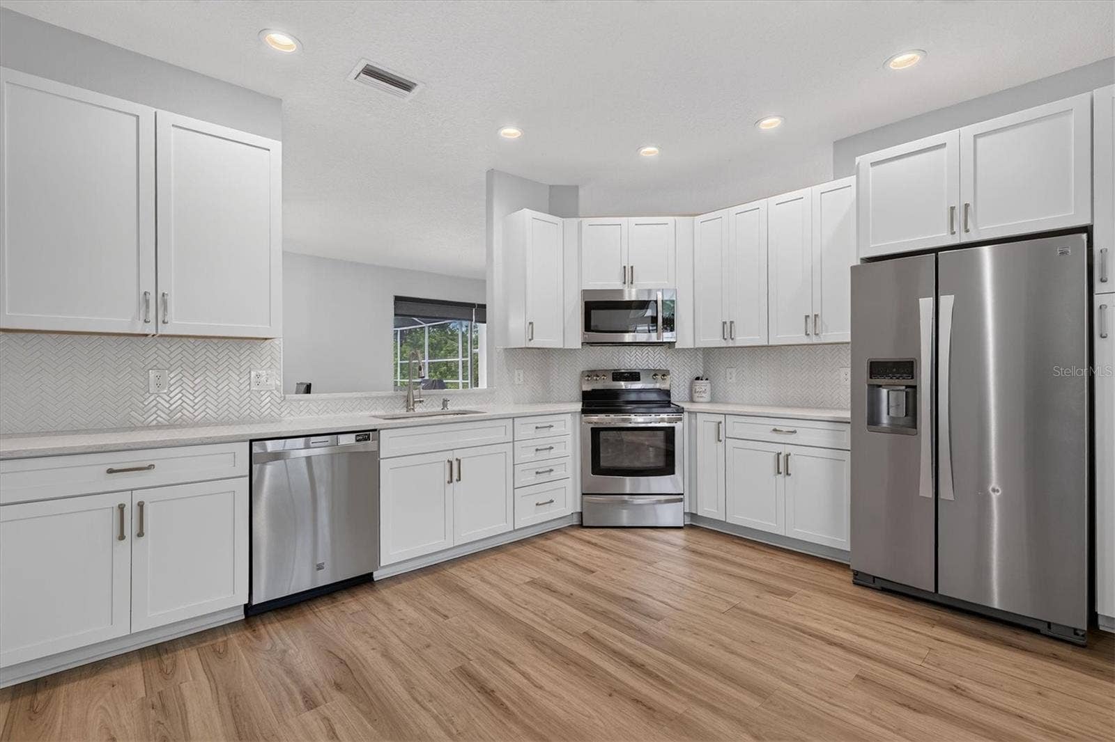 714 HIDDEN LAKE DRIVE, Tarpon Springs, FL 34689 714 HIDDEN LAKE DRIVE, Tarpon Springs, FL 34689