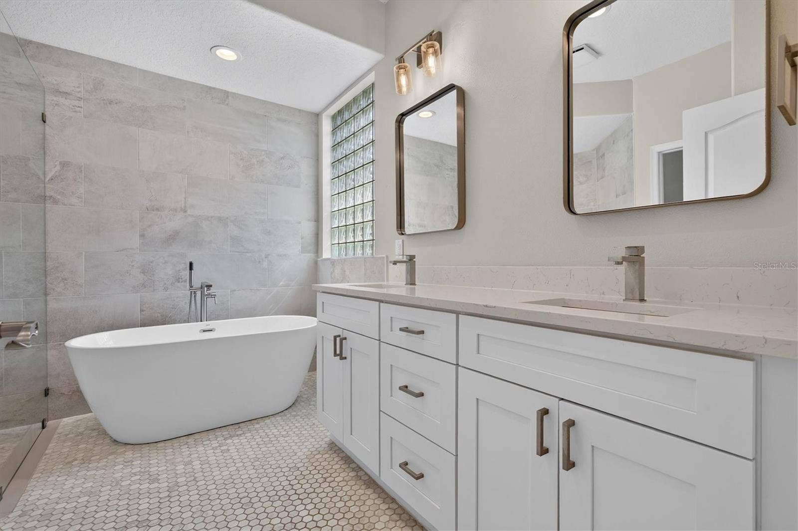 714 HIDDEN LAKE DRIVE, Tarpon Springs, FL 34689 714 HIDDEN LAKE DRIVE, Tarpon Springs, FL 34689