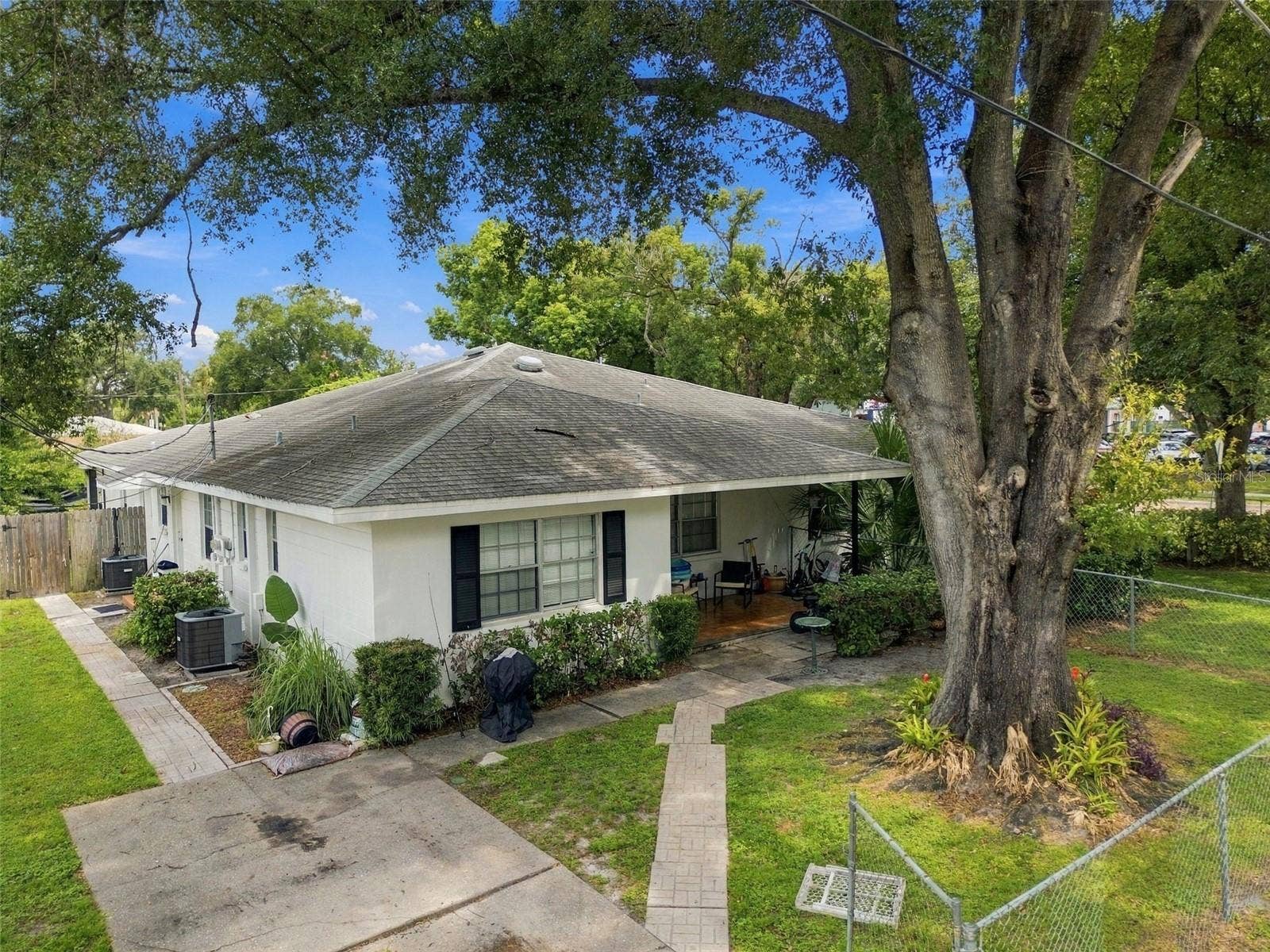 2801 BURTS AVENUE, Tampa, FL 33614 Unit B_Entrance and Driveway