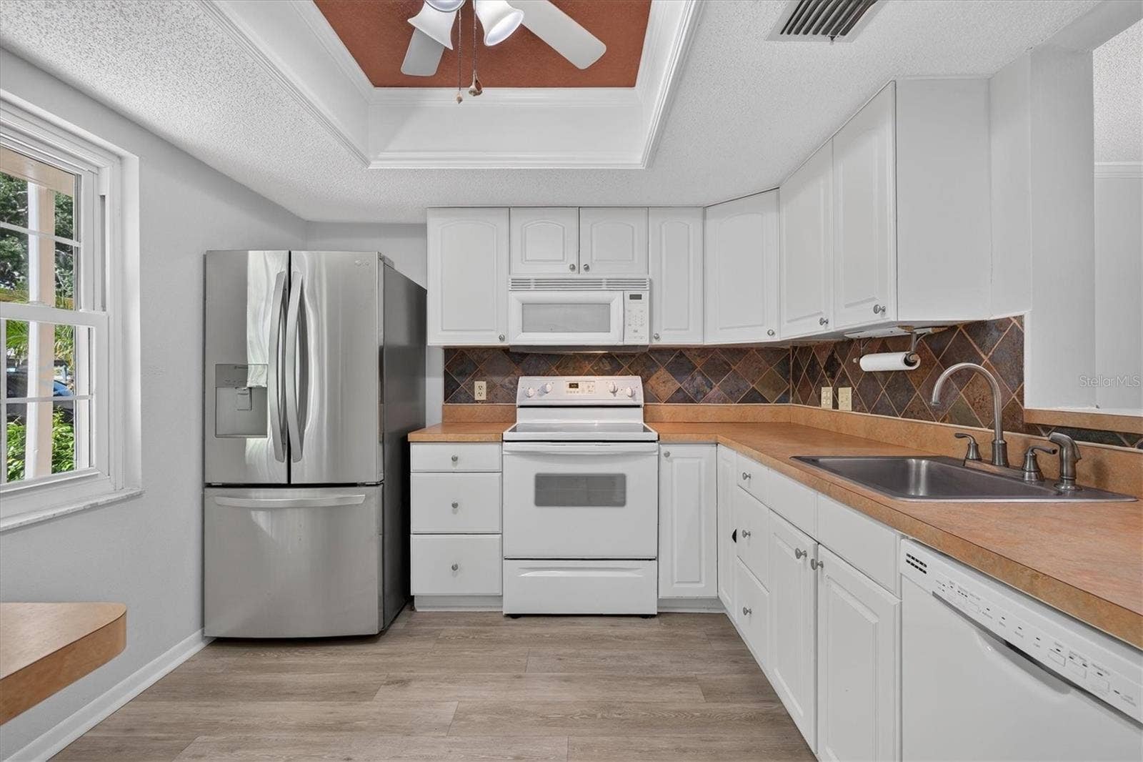 Wood look waterproof flooring