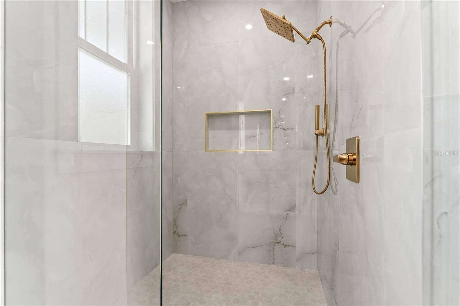 10154 HODSON PLACE, Seminole, FL 33776 Walk in shower