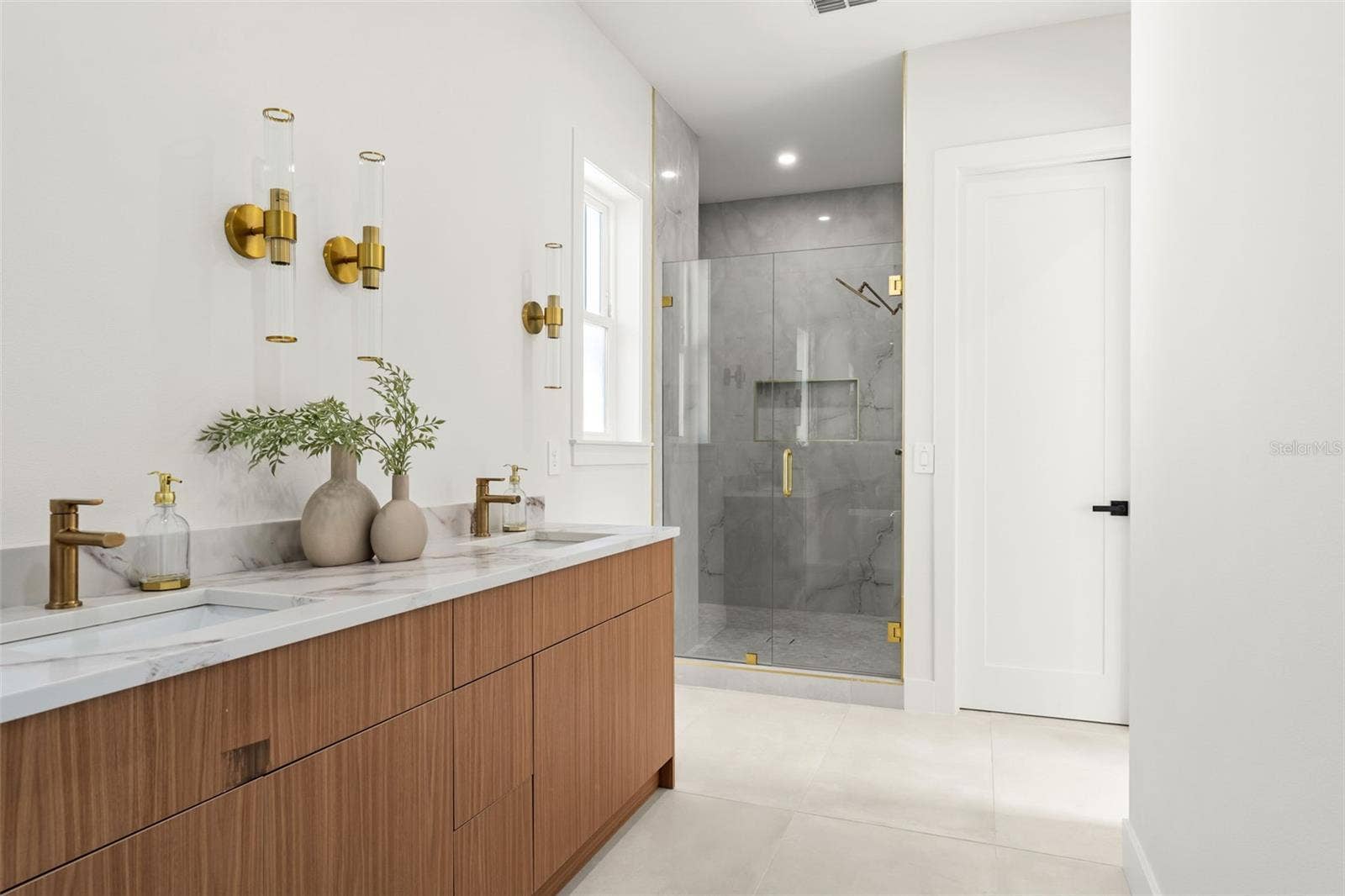 10154 HODSON PLACE, Seminole, FL 33776 Primary bath with walk in shower