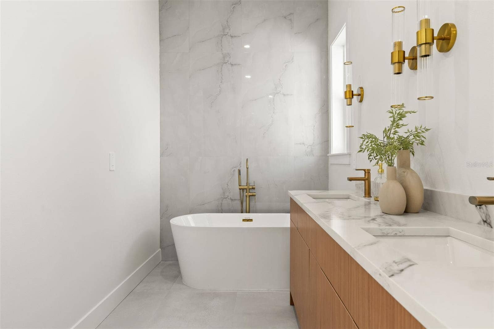 10154 HODSON PLACE, Seminole, FL 33776 freestanding soaking tub
