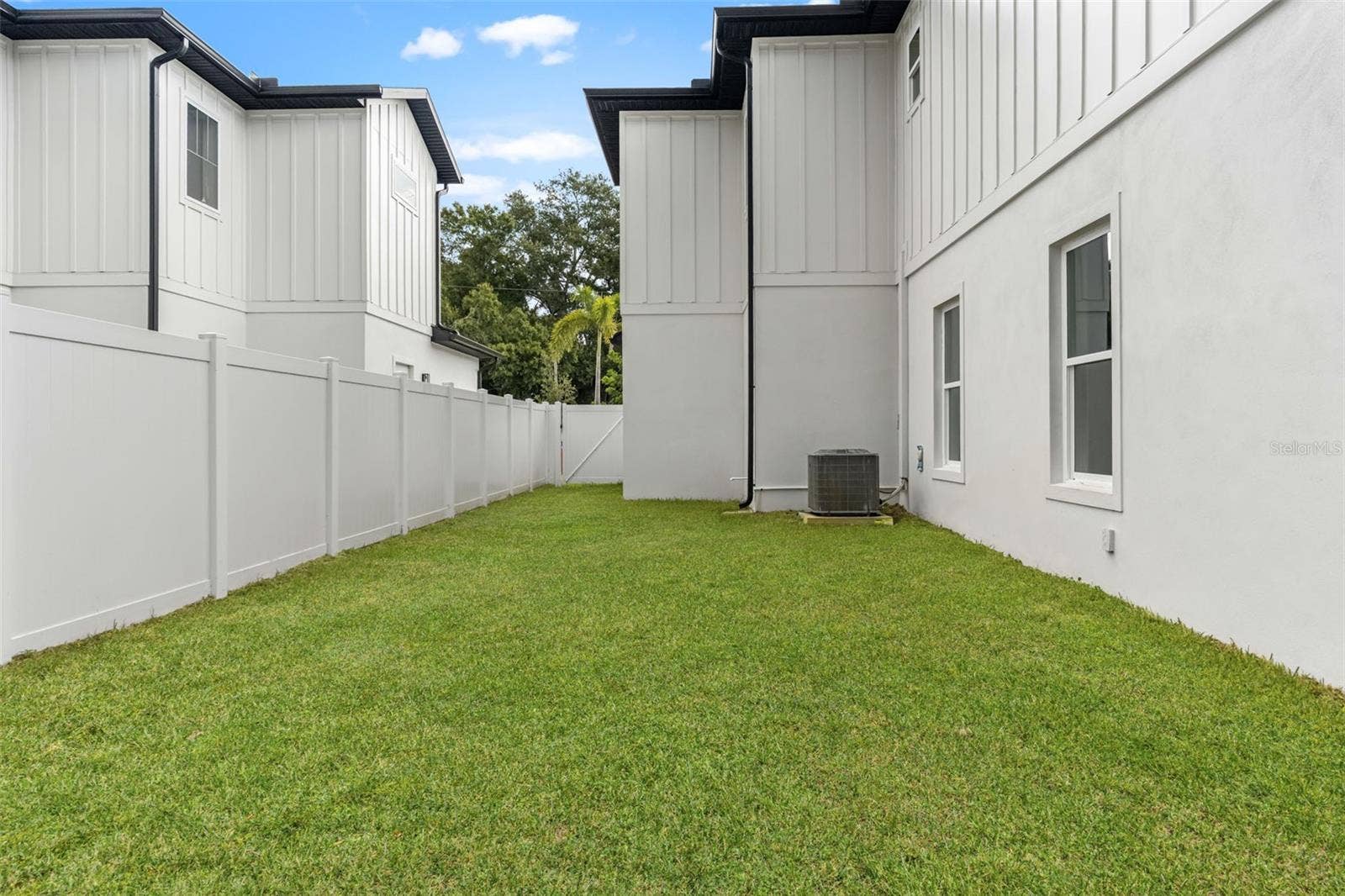 10154 HODSON PLACE, Seminole, FL 33776 Huge side yard