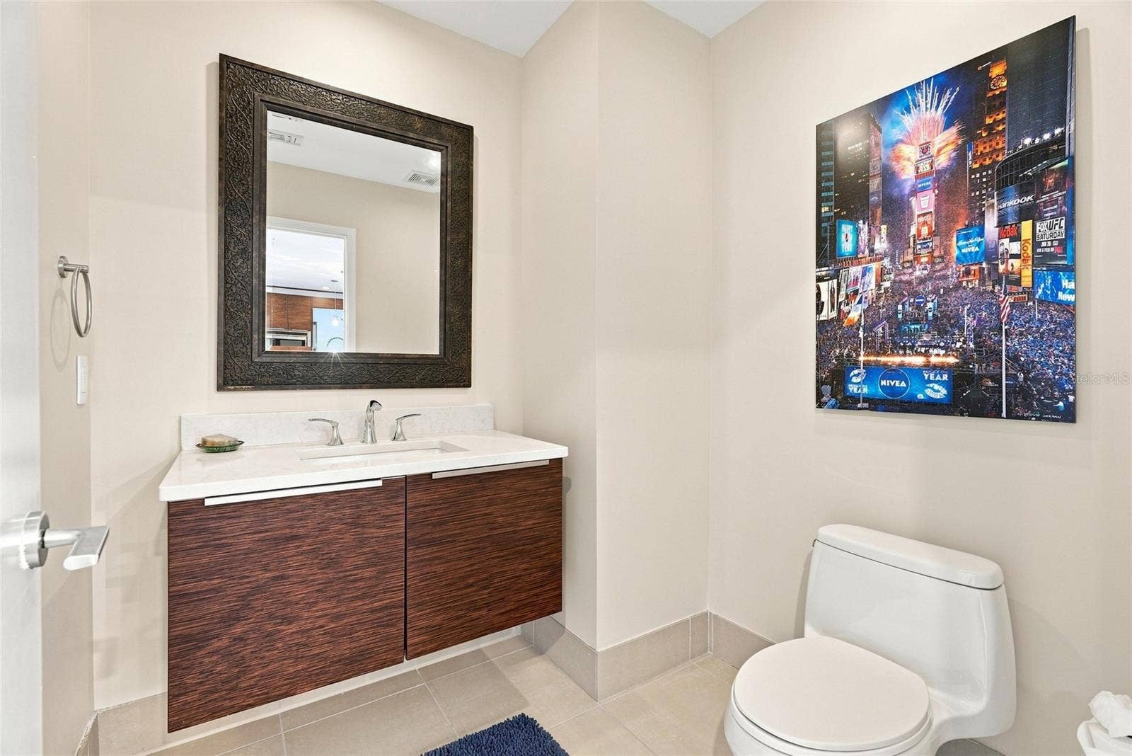 175 1ST STREET S, #2701, St Petersburg, FL 33701 powder room