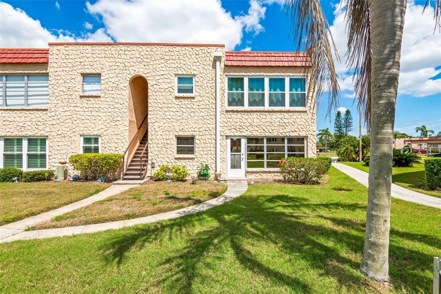 Property photo for 101 DOGWOOD CIRCLE, Seminole, FL