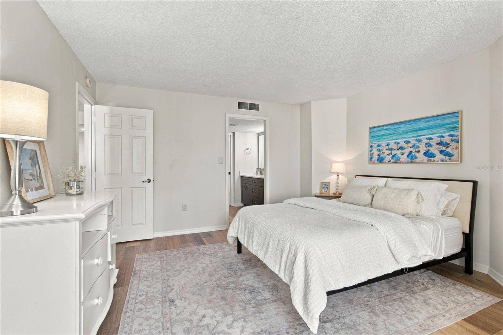 Primary suite to primary bath