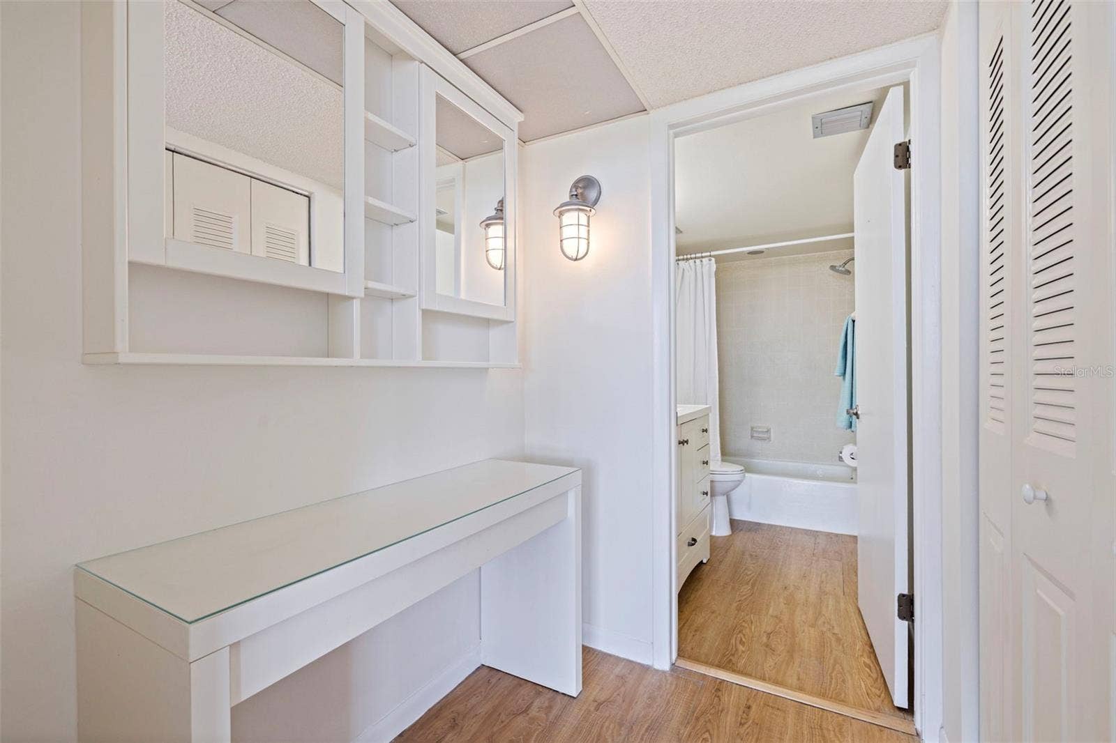 7600 BAYSHORE DRIVE, #208, Treasure Island, FL 33706 7600 BAYSHORE DRIVE, #208, Treasure Island, FL 33706