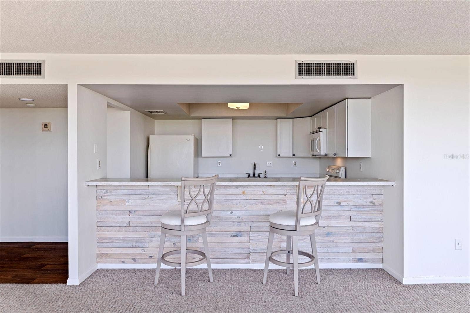 7600 BAYSHORE DRIVE, #208, Treasure Island, FL 33706 7600 BAYSHORE DRIVE, #208, Treasure Island, FL 33706