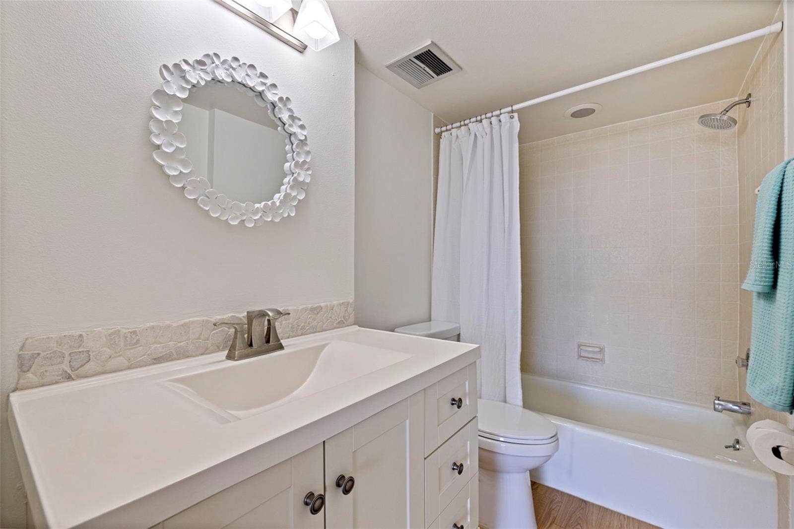 7600 BAYSHORE DRIVE, #208, Treasure Island, FL 33706 7600 BAYSHORE DRIVE, #208, Treasure Island, FL 33706