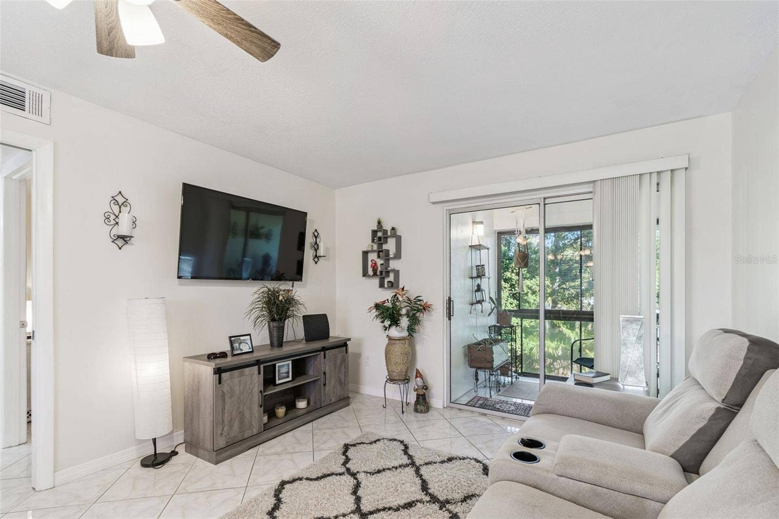 2750 E BAY DRIVE, #12B, Largo, FL 33771 2750 E BAY DRIVE, #12B, Largo, FL 33771