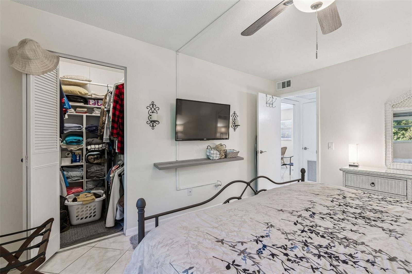 2750 E BAY DRIVE, #12B, Largo, FL 33771 2750 E BAY DRIVE, #12B, Largo, FL 33771