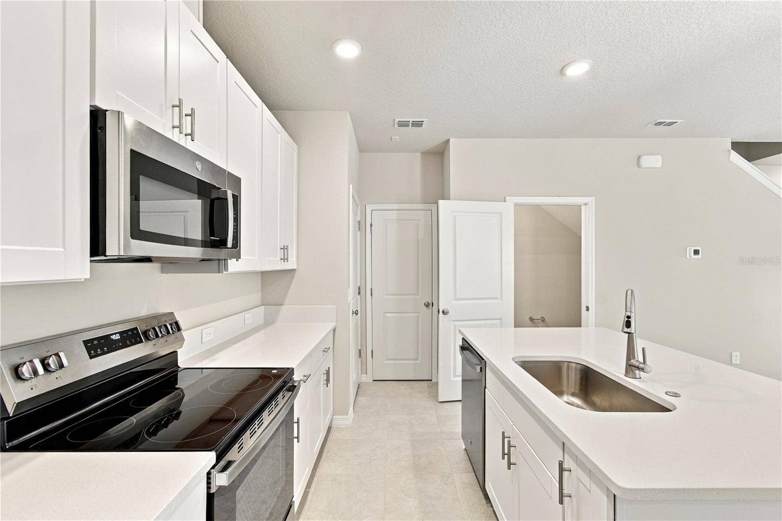 1193 WILD CREST LANE, Daytona Beach, FL 32117 Kitchen