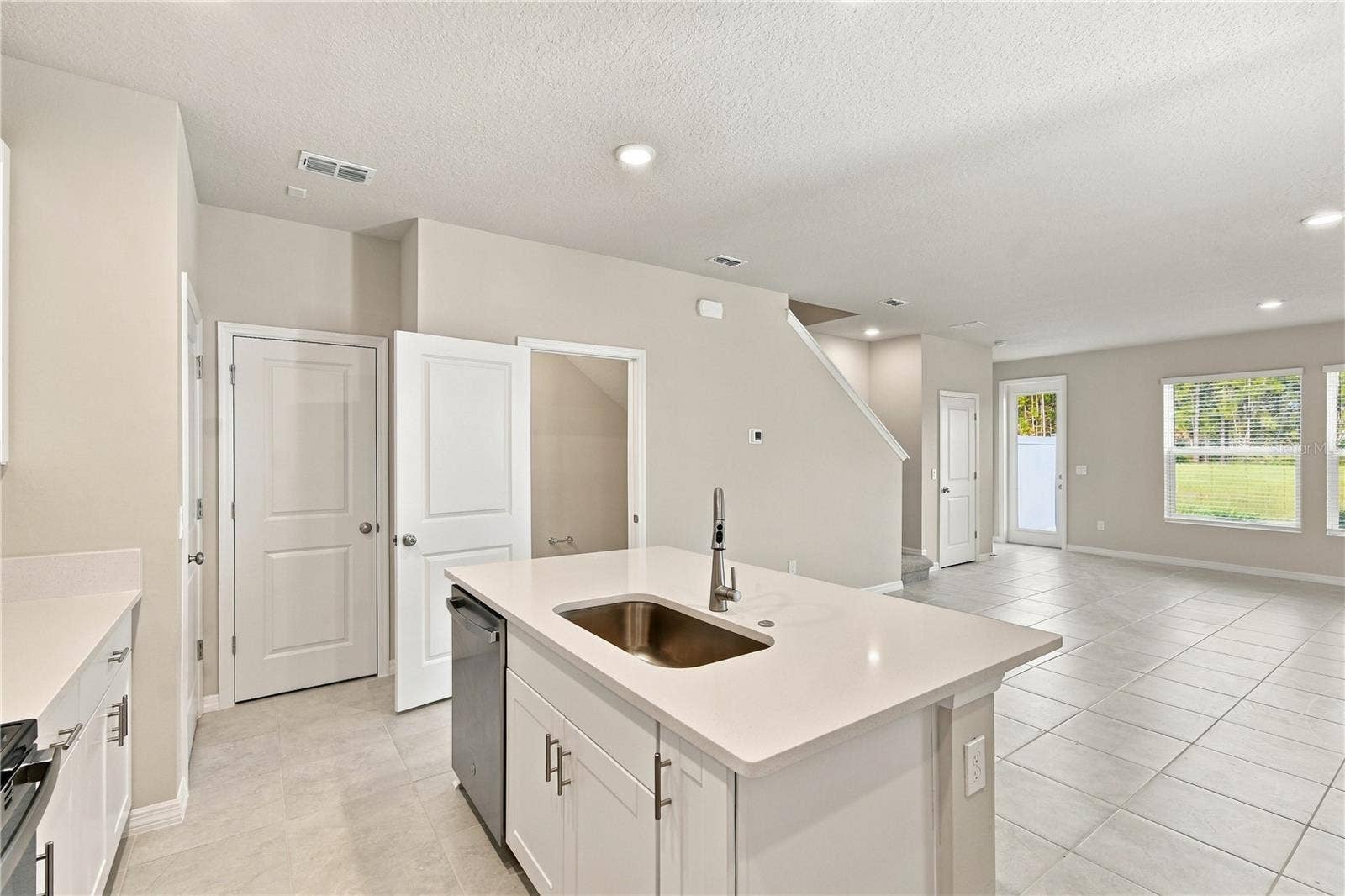 1193 WILD CREST LANE, Daytona Beach, FL 32117 Kitchen