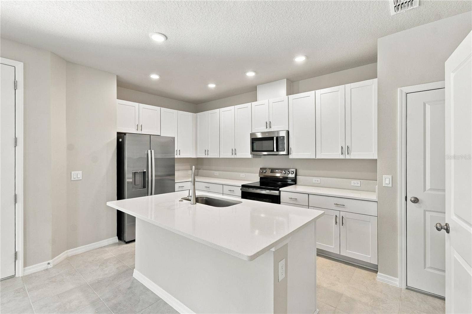 1193 WILD CREST LANE, Daytona Beach, FL 32117 Kitchen