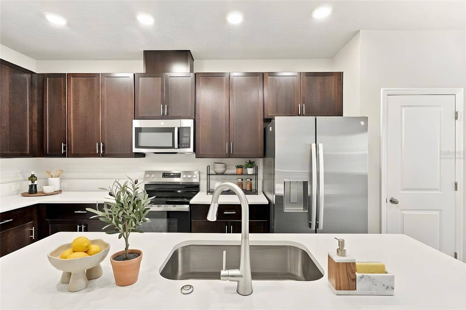 1184 WILD CREST LANE, Daytona Beach, FL 32117 Kitchen **Virtually Staged