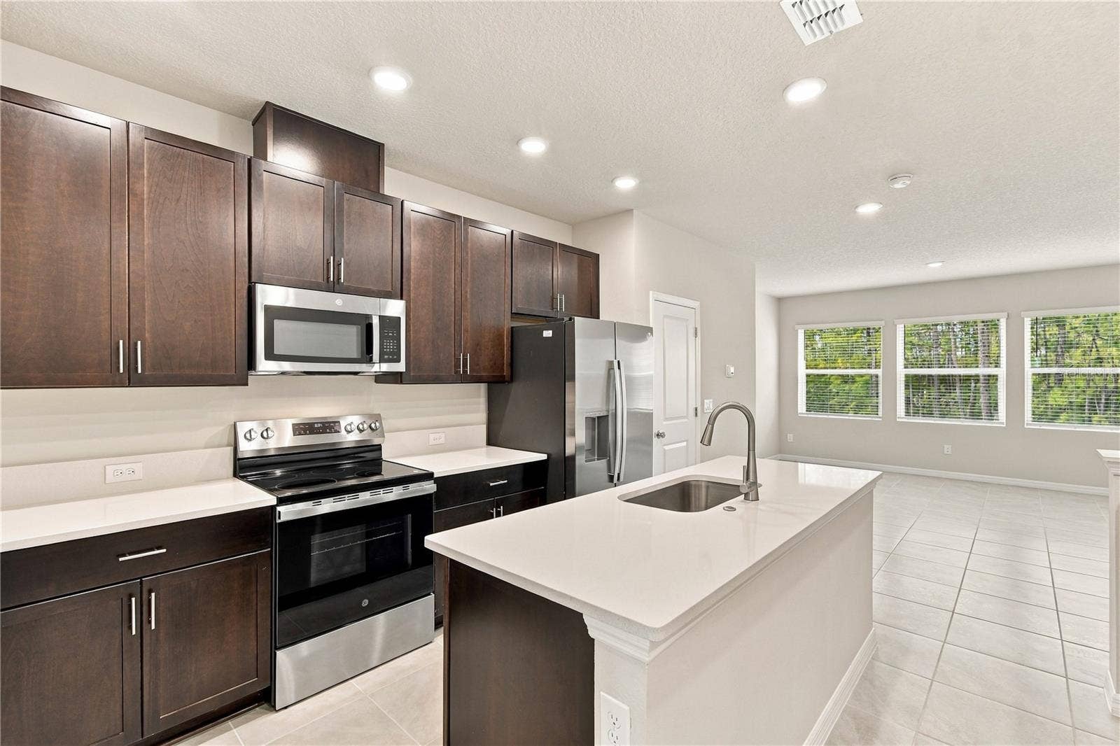 1184 WILD CREST LANE, Daytona Beach, FL 32117 Kitchen