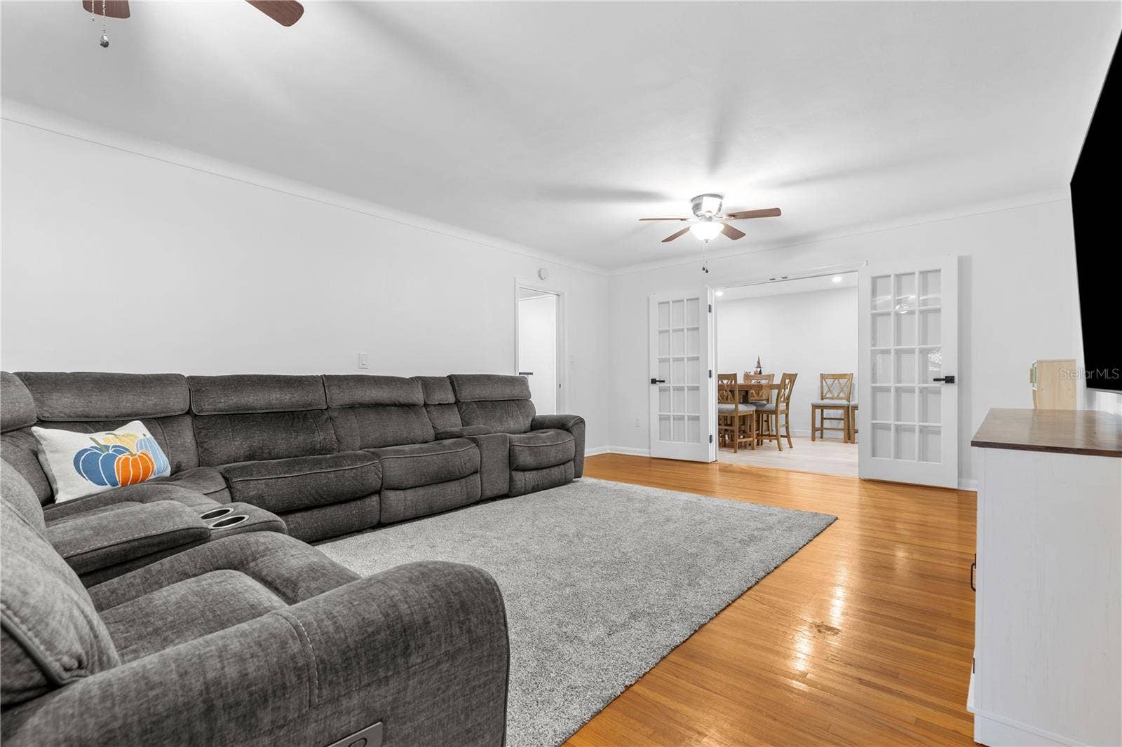 1324 WHITACRE DRIVE, Clearwater, FL 33764 Living Room