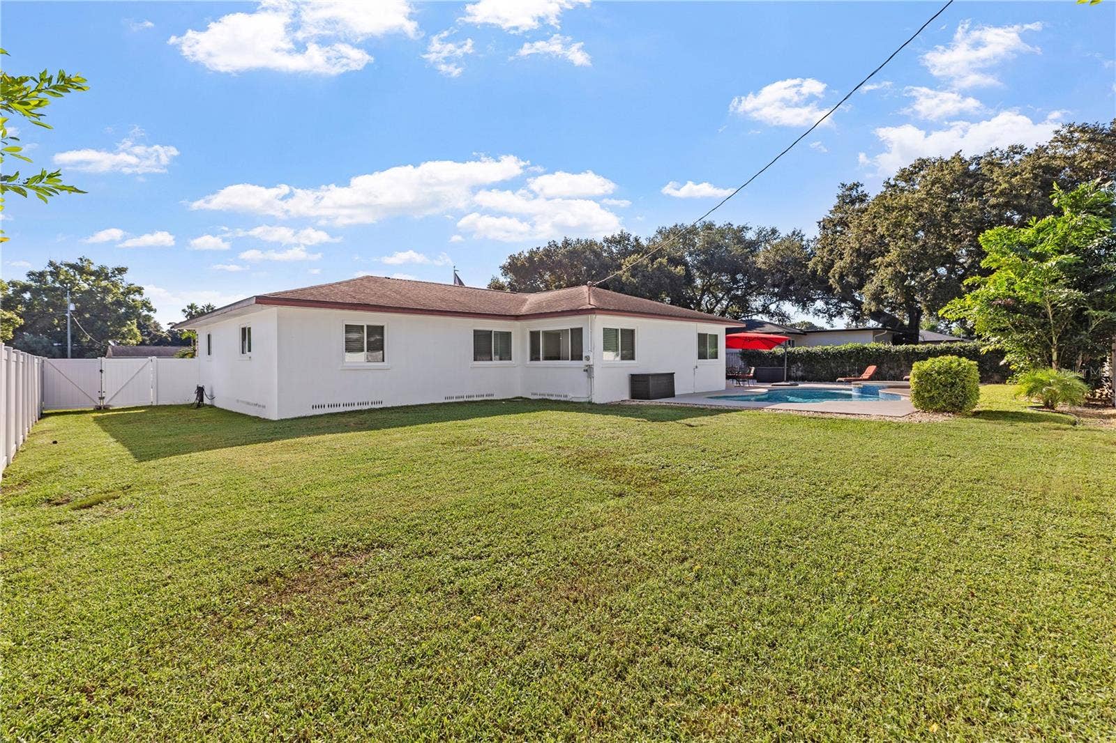 1324 WHITACRE DRIVE, Clearwater, FL 33764 Backyard one side