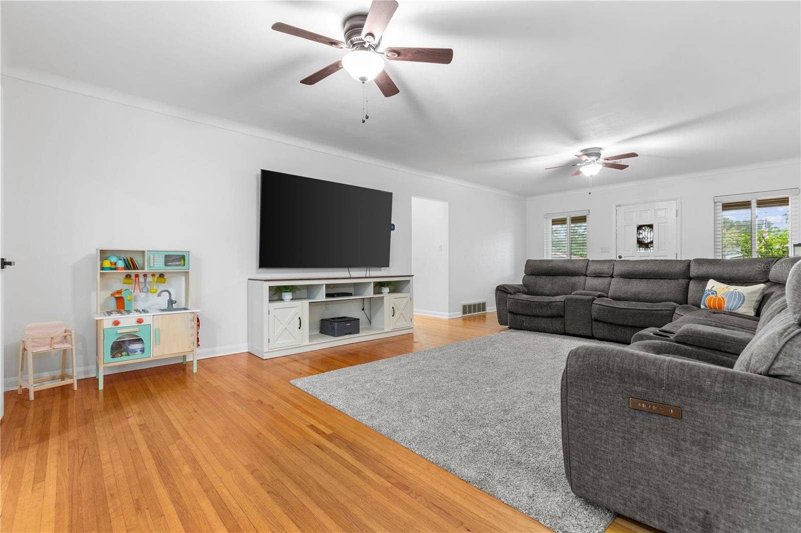 1324 WHITACRE DRIVE, Clearwater, FL 33764 Living Room