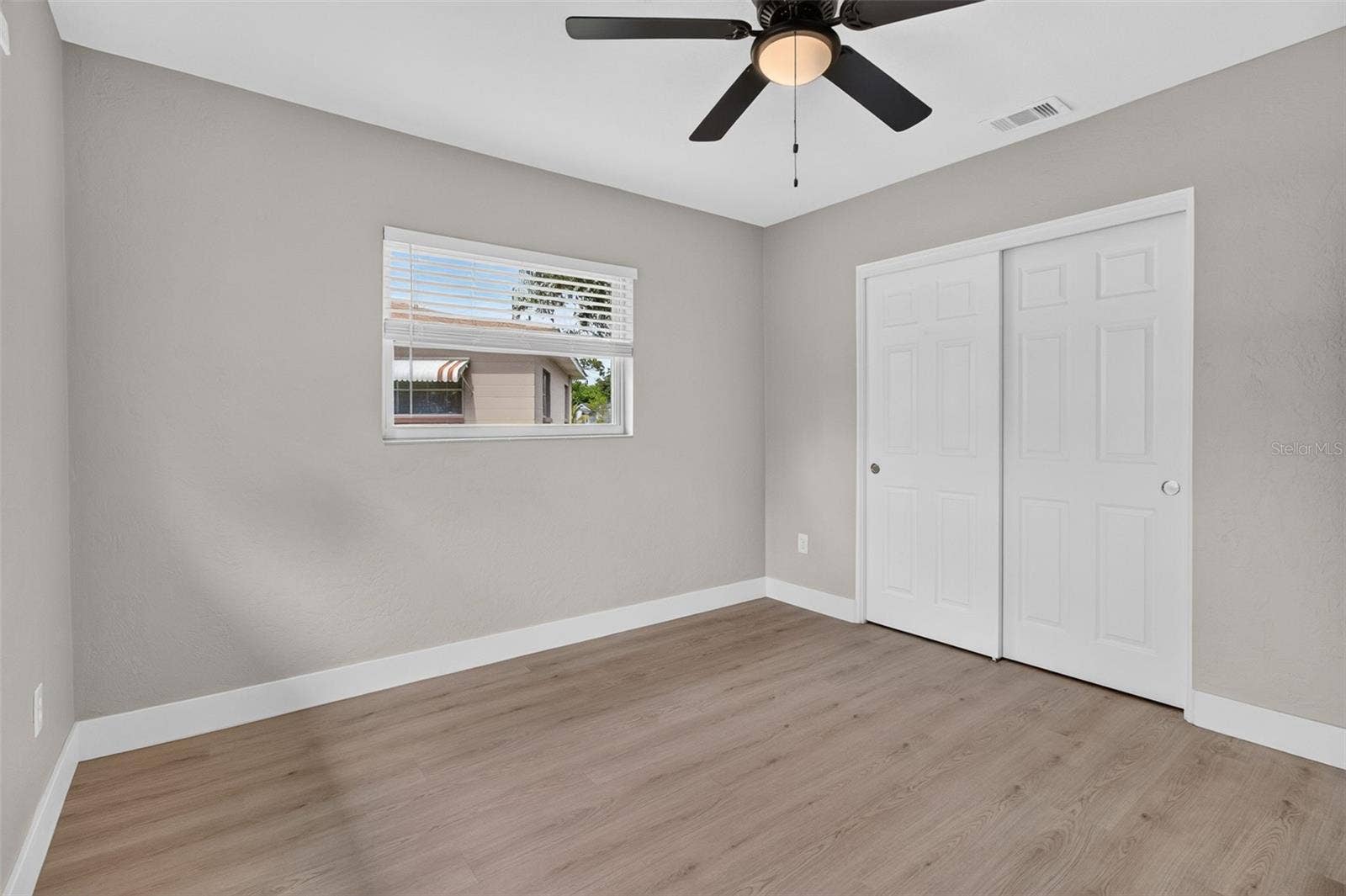 2ND BEDROOM WITH BUILT IN CLOSET