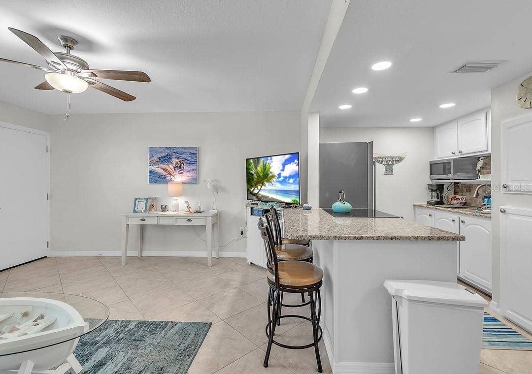 8470 W GULF BOULEVARD, #210, Treasure Island, FL 33706 8470 W GULF BOULEVARD, #210, Treasure Island, FL 33706