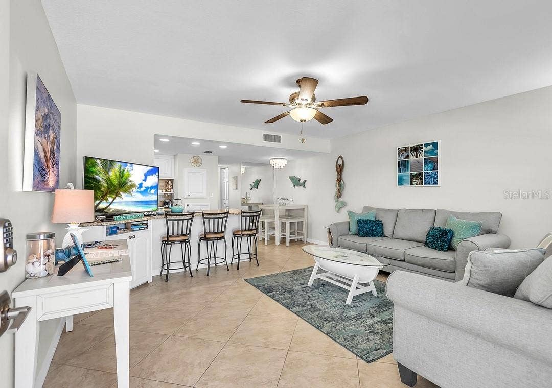 8470 W GULF BOULEVARD, #210, Treasure Island, FL 33706 8470 W GULF BOULEVARD, #210, Treasure Island, FL 33706