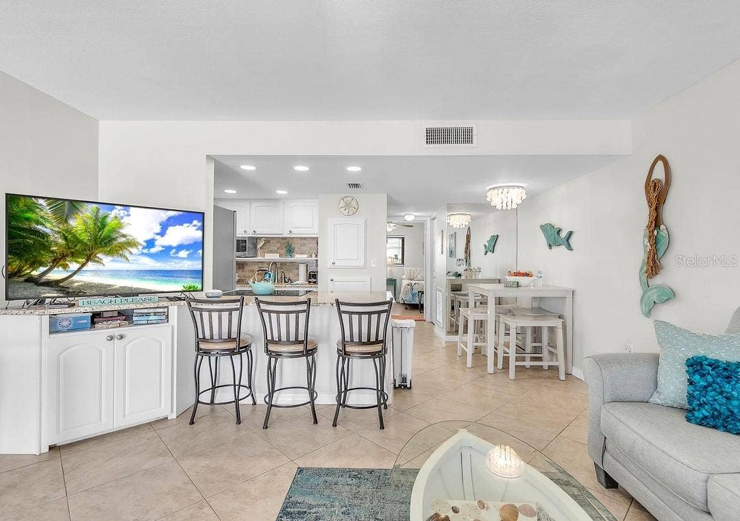 8470 W GULF BOULEVARD, #210, Treasure Island, FL 33706 8470 W GULF BOULEVARD, #210, Treasure Island, FL 33706