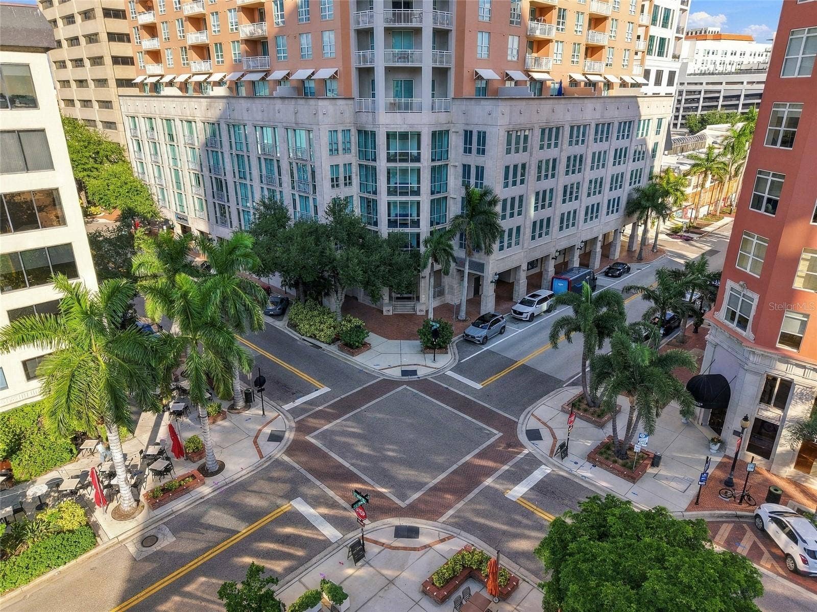 Main St and Palm Ave