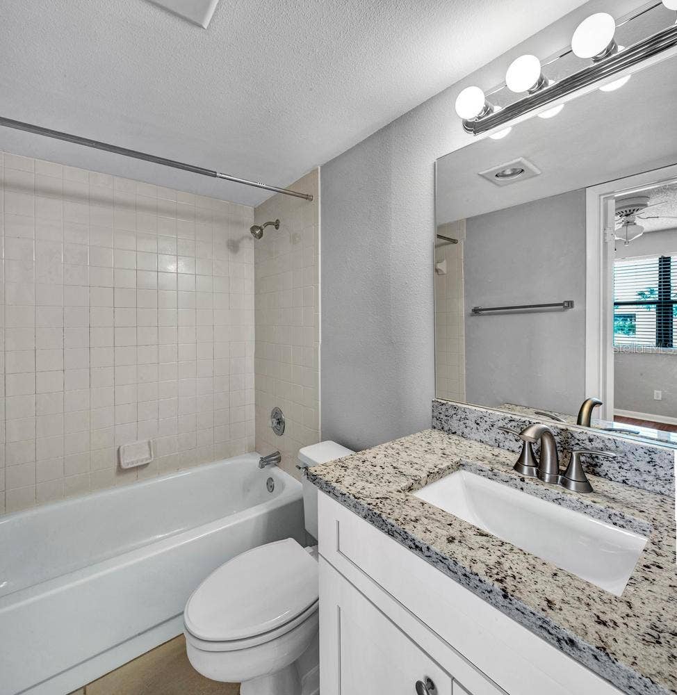 en suite guest bathroom