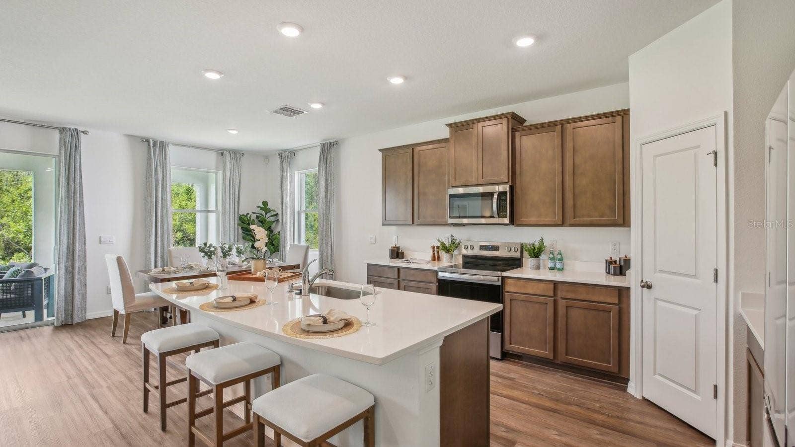 32527 DULUTH DRIVE, Wesley Chapel, FL 33543 32527 DULUTH DRIVE, Wesley Chapel, FL 33543