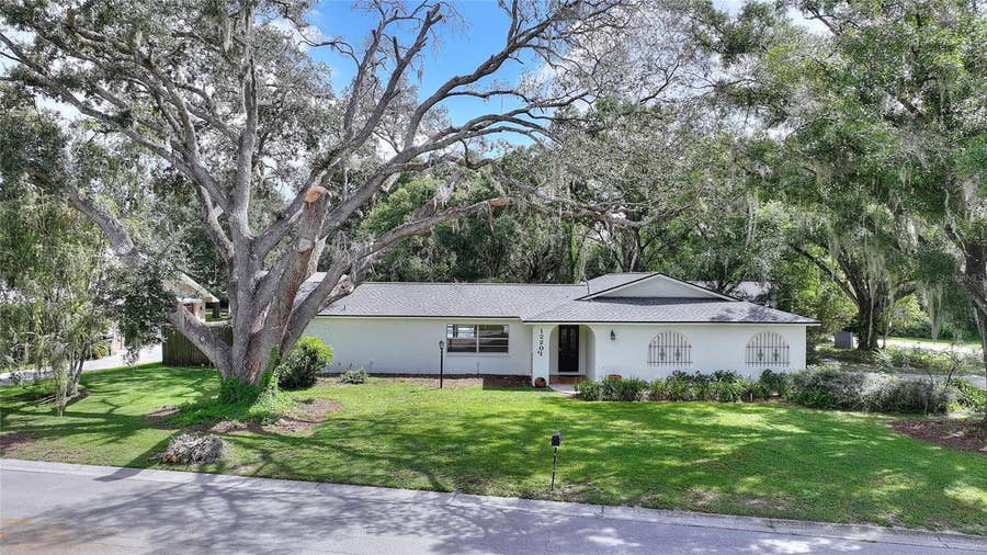 Property photo for 12201 ELSMERE COURT, Thonotosassa, FL